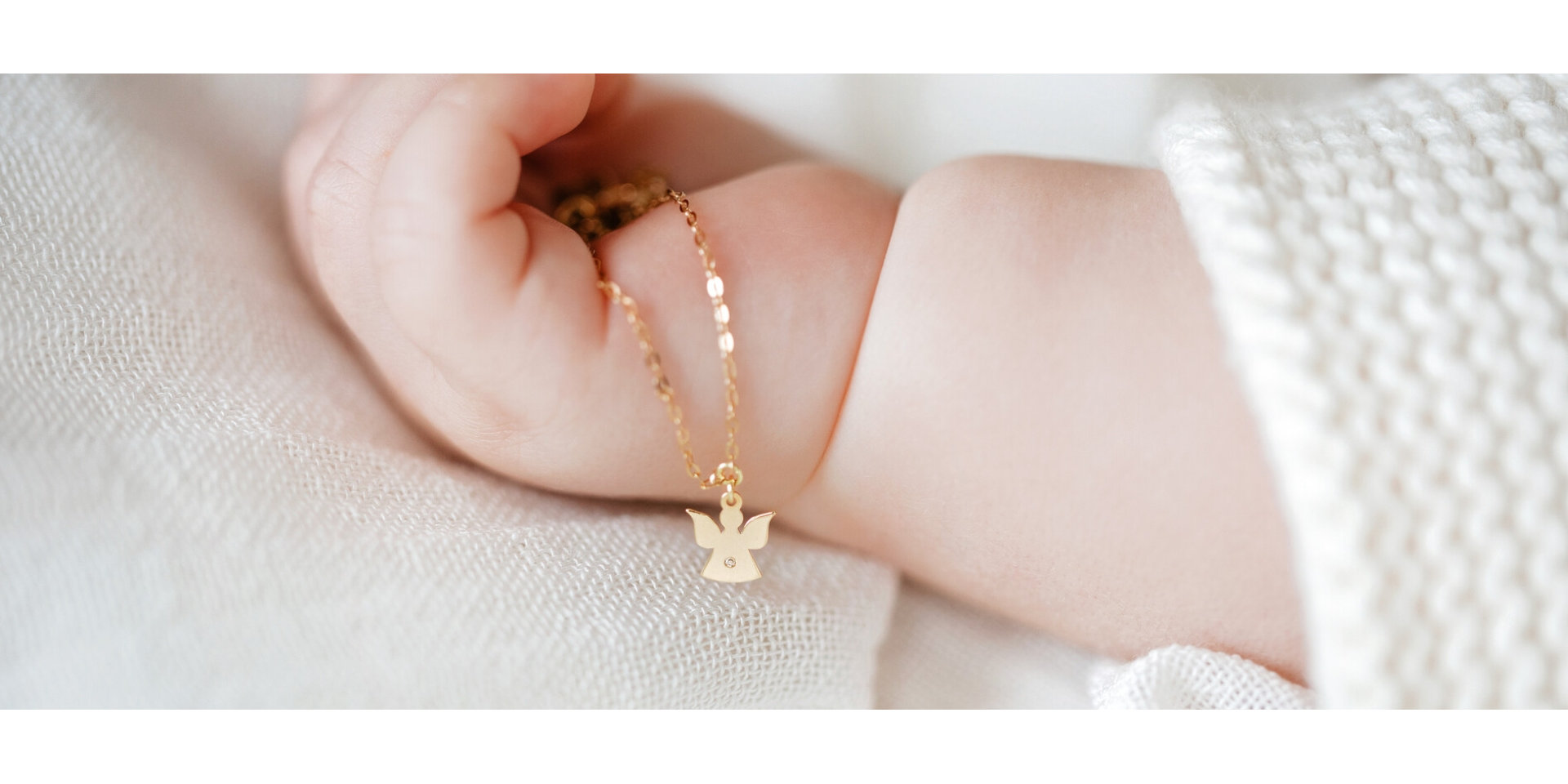 První symbolický šperk pro vašeho drobečka