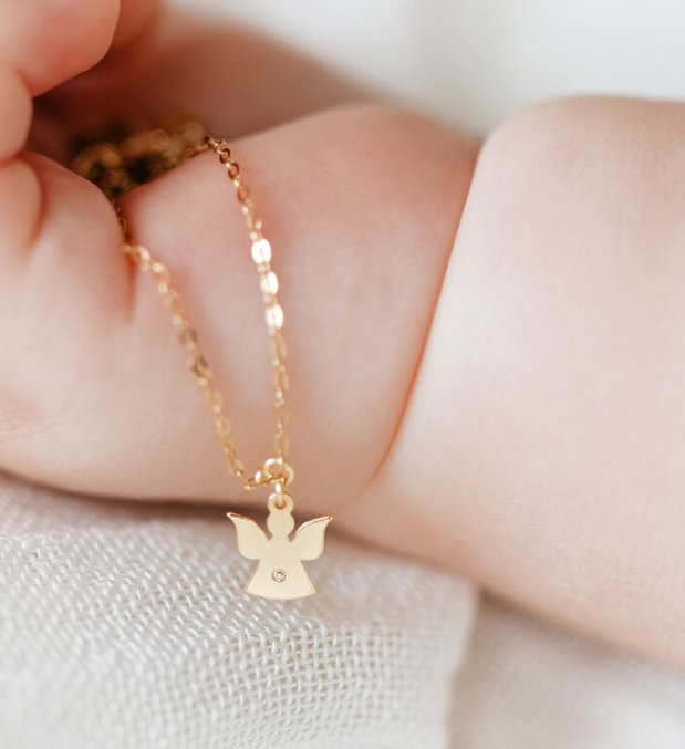 První symbolický šperk pro vašeho drobečka