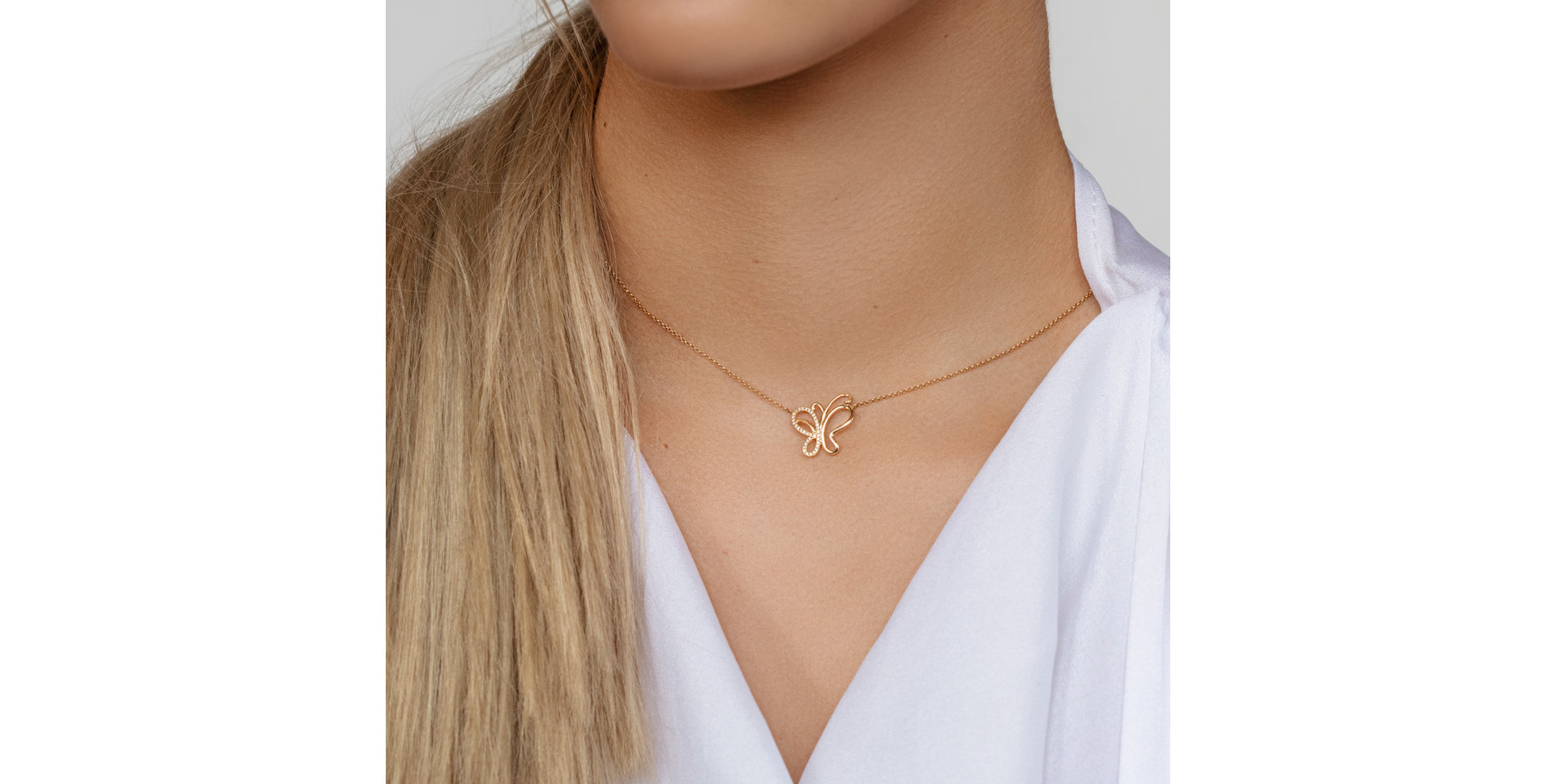 Náhrdelník s černými a bílými diamanty Butterfly