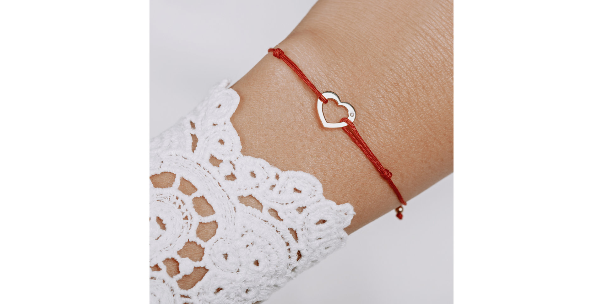 Diamantový náramek se šňůrkou Love