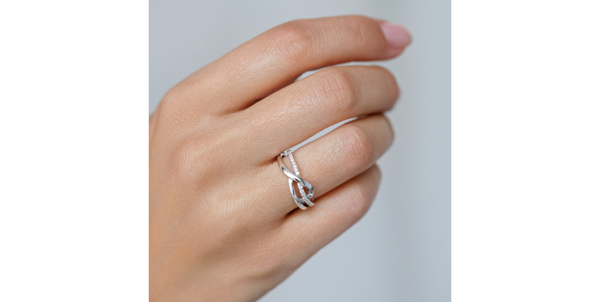 Prsten s černými diamanty Elegant Twist