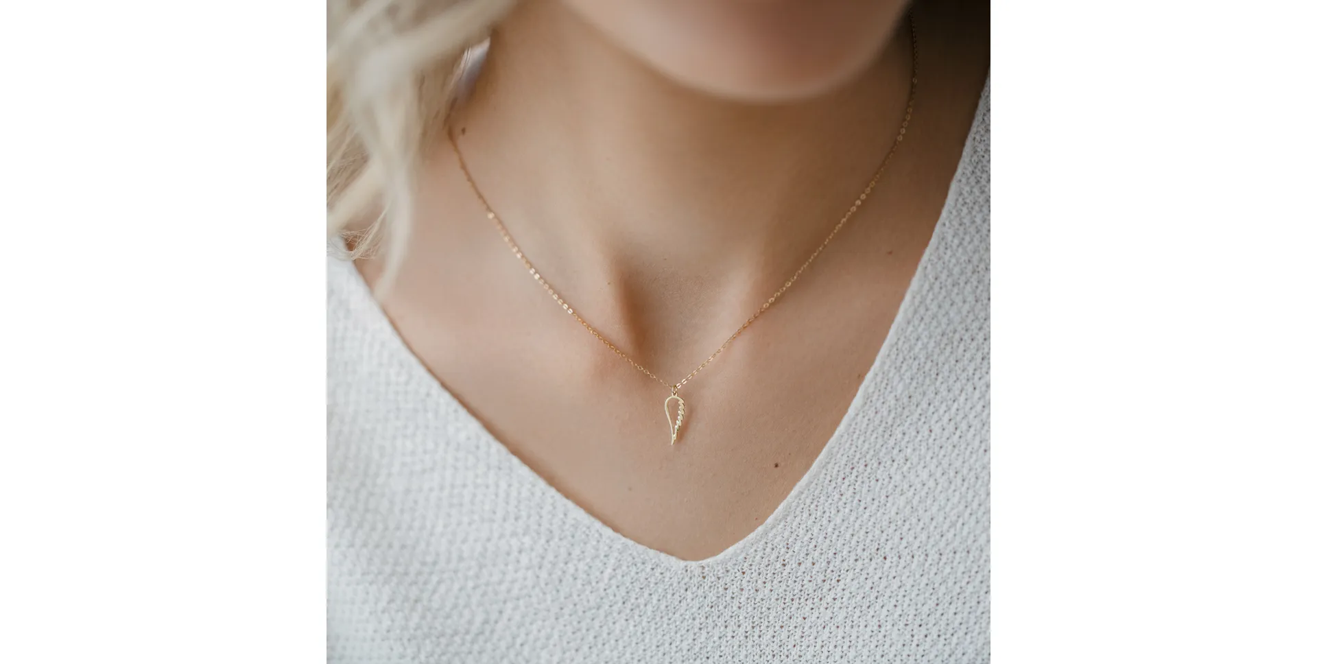 Náhrdelník s diamantem Angel Wing