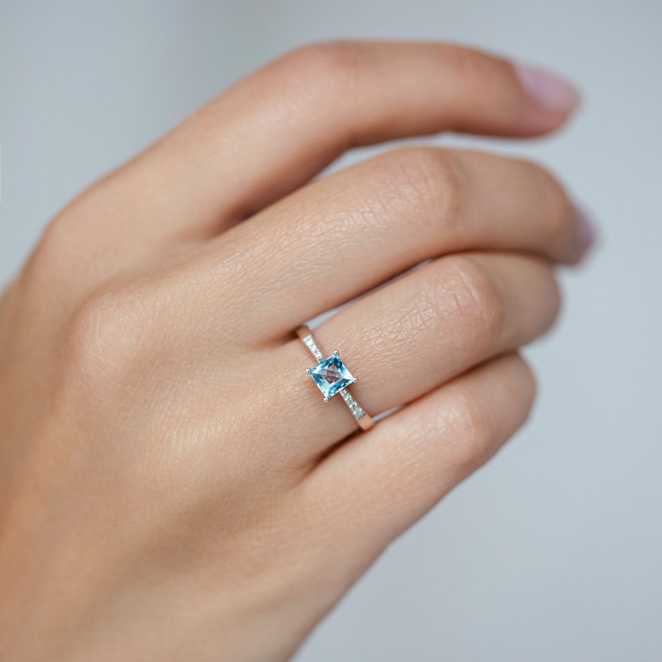 Prsten s diamanty a topazem swiss Lucky Blue