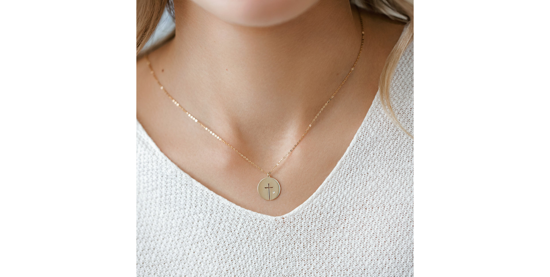 Náhrdelník s diamantem Cross