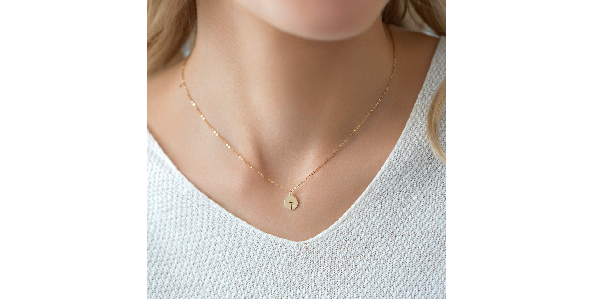 Náhrdelník s diamantem Little Cross