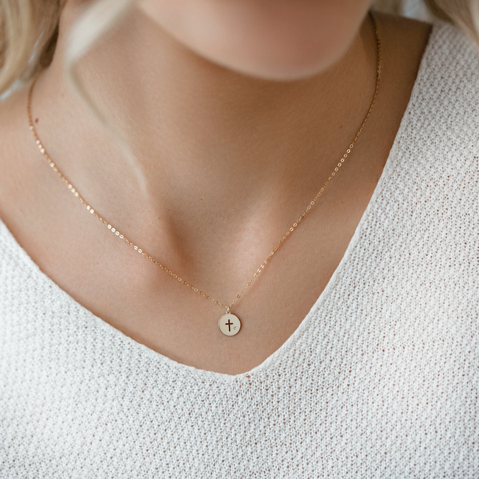 Náhrdelník s diamantem Little Cross