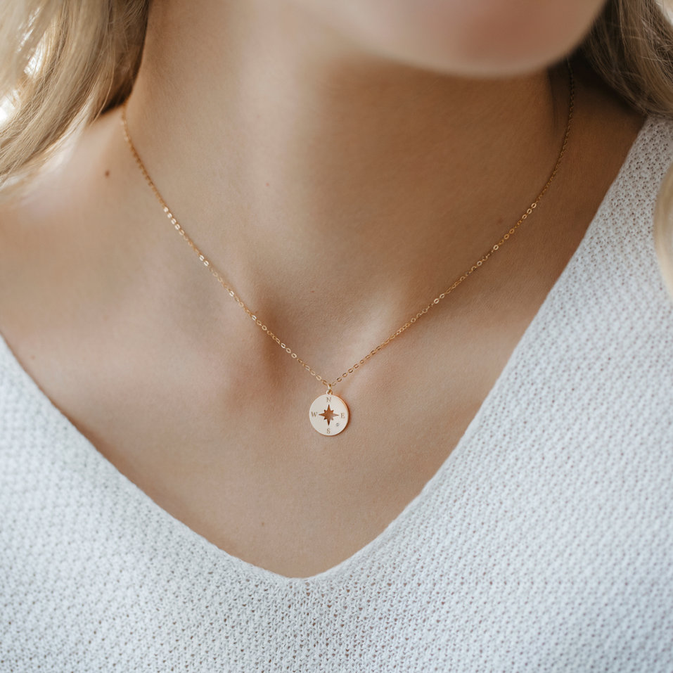 Náhrdelník s diamantem Compass