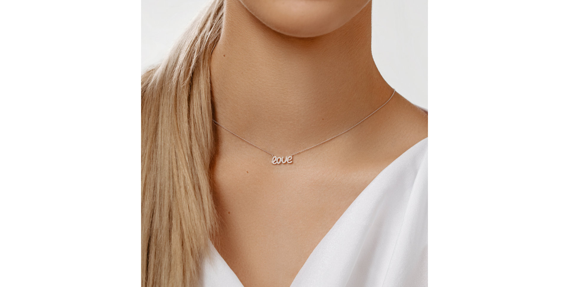 Náhrdelník s černými a bílými diamanty Precious Love