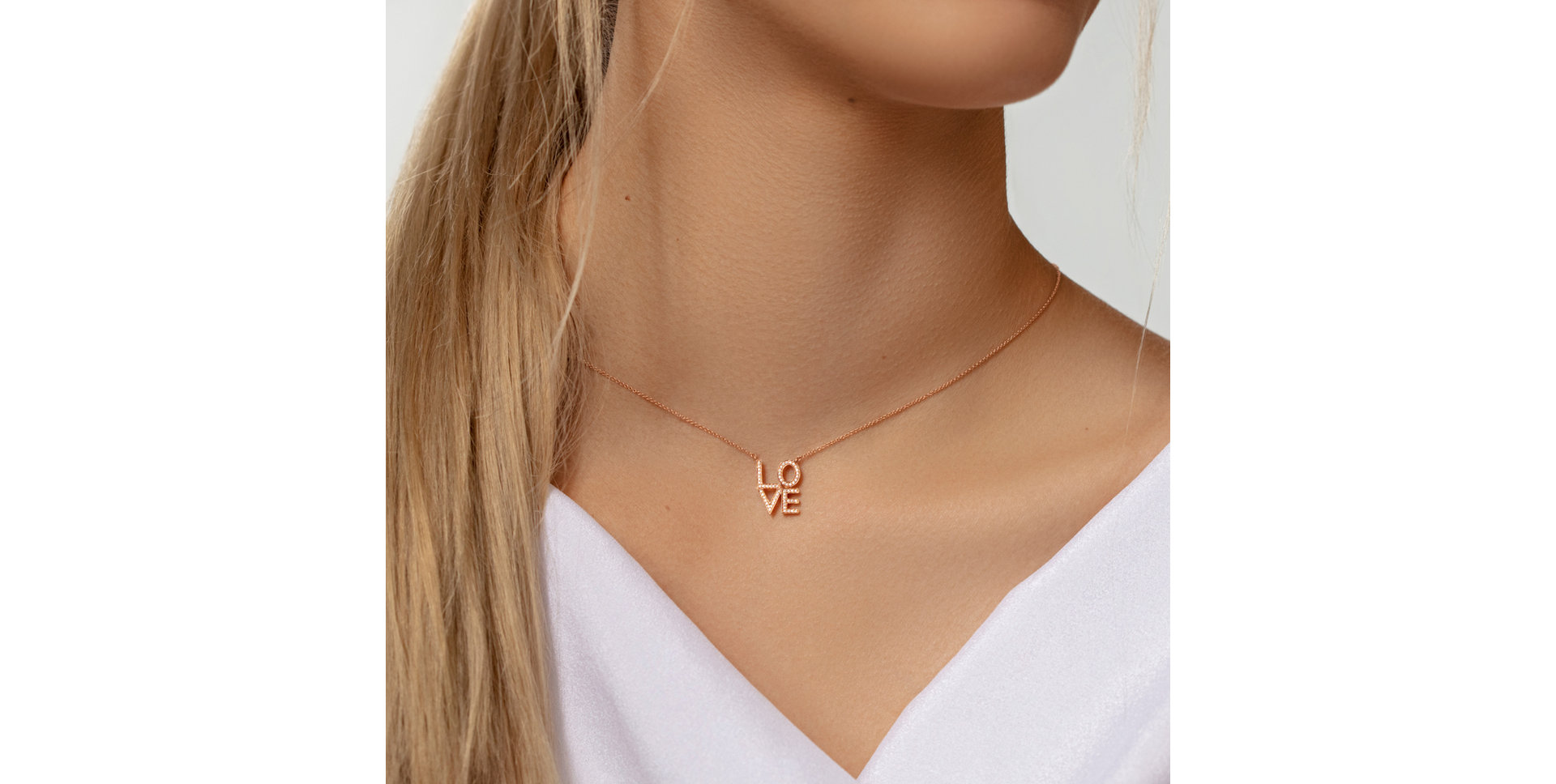Náhrdelník s diamanty Love