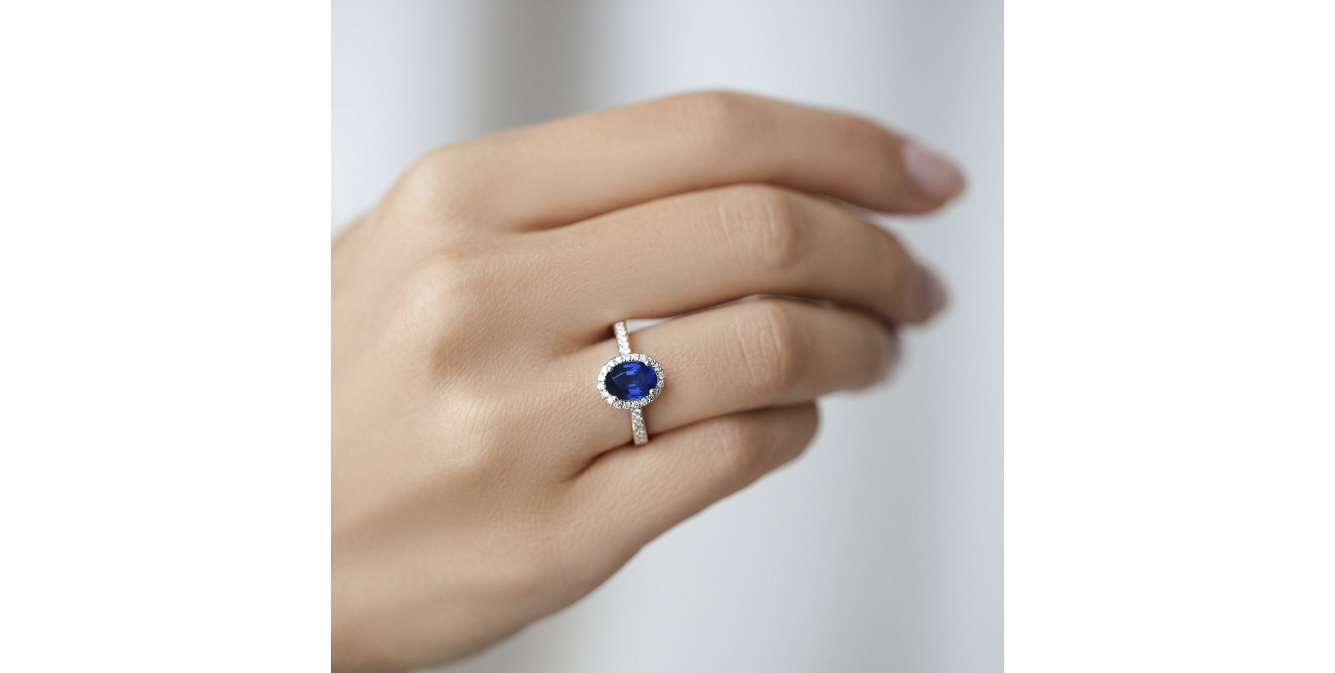 Prsten s diamanty a safírem Princess