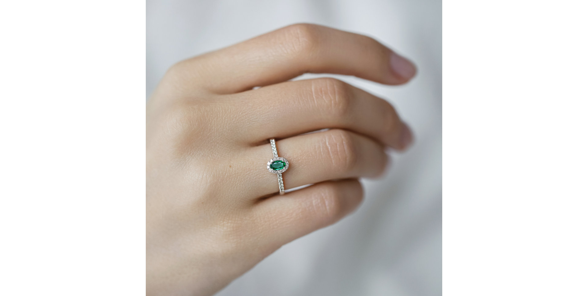 Prsten s diamanty a smaragdem Princess