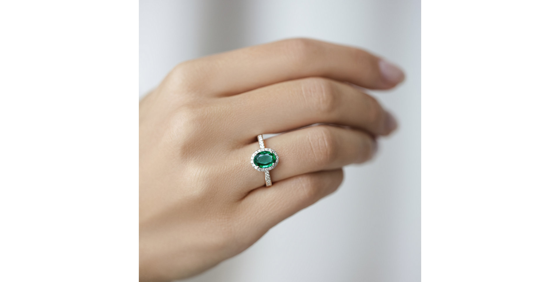 Prsten s diamanty a smaragdem Princess