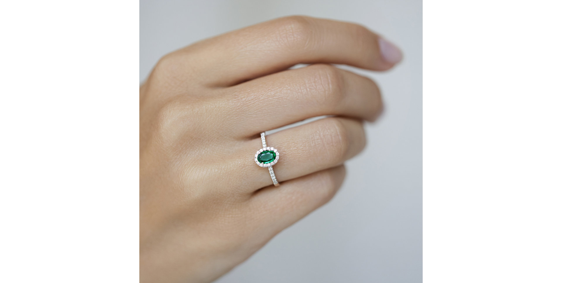 Prsten s diamanty a smaragdem Princess