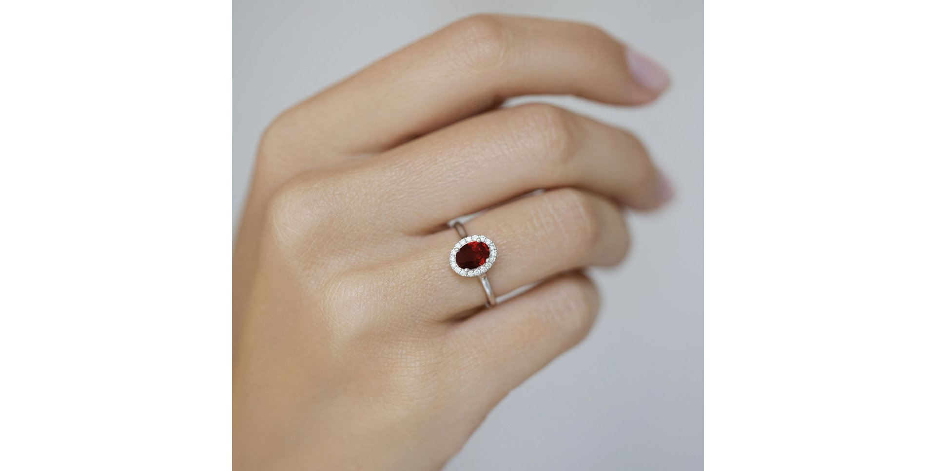 Prsten s diamanty a rubínem Princess