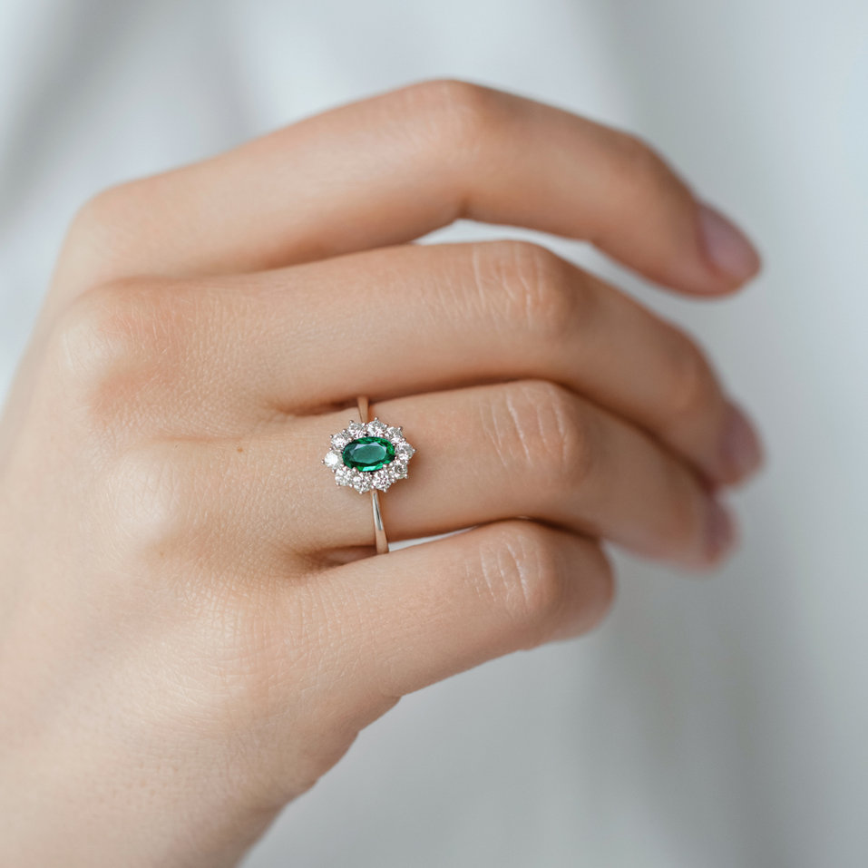 Prsten s diamanty a smaragdem Princess