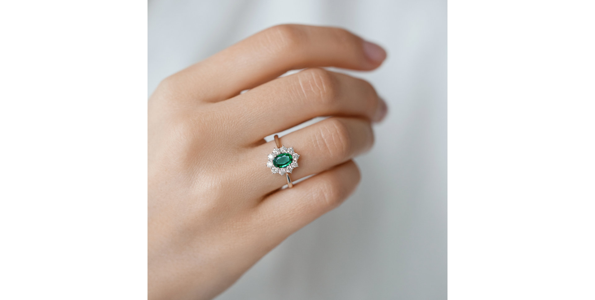 Prsten s diamanty a smaragdem Princess