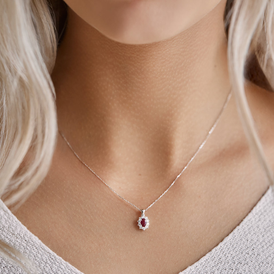 Přívěsek s diamanty a safírem Princess