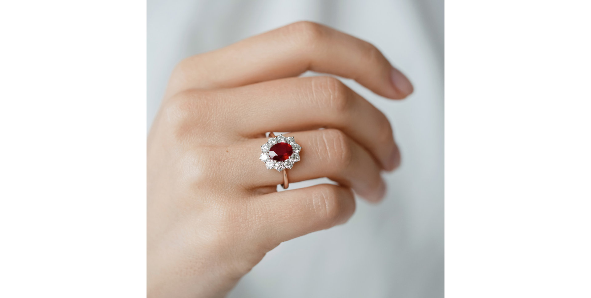 Prsten s diamanty a rubínem Princess