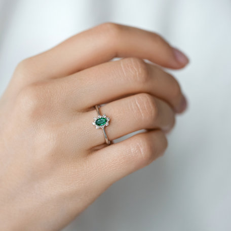 Prsten s diamanty a smaragdem Princess