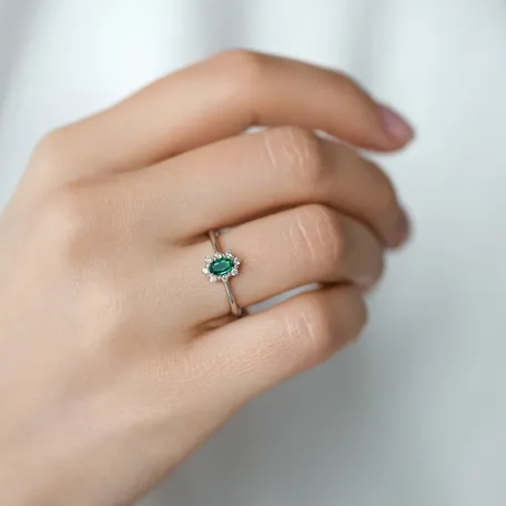 Prsten s diamanty a smaragdem Princess