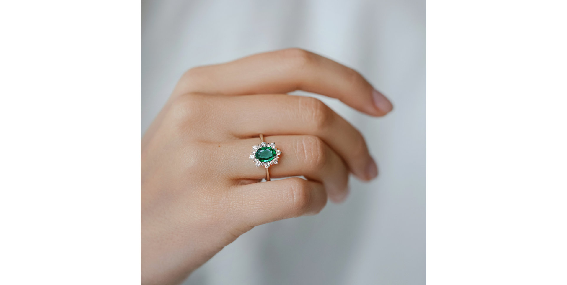 Prsten s diamanty a smaragdem Princess