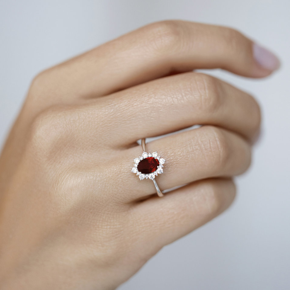 Prsten s diamanty a rubínem Princess