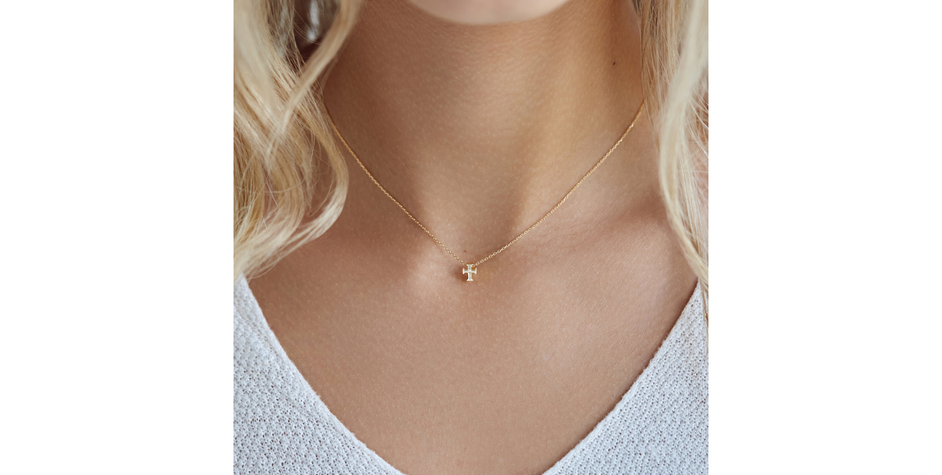 Náhrdelník s diamantem Small Cross