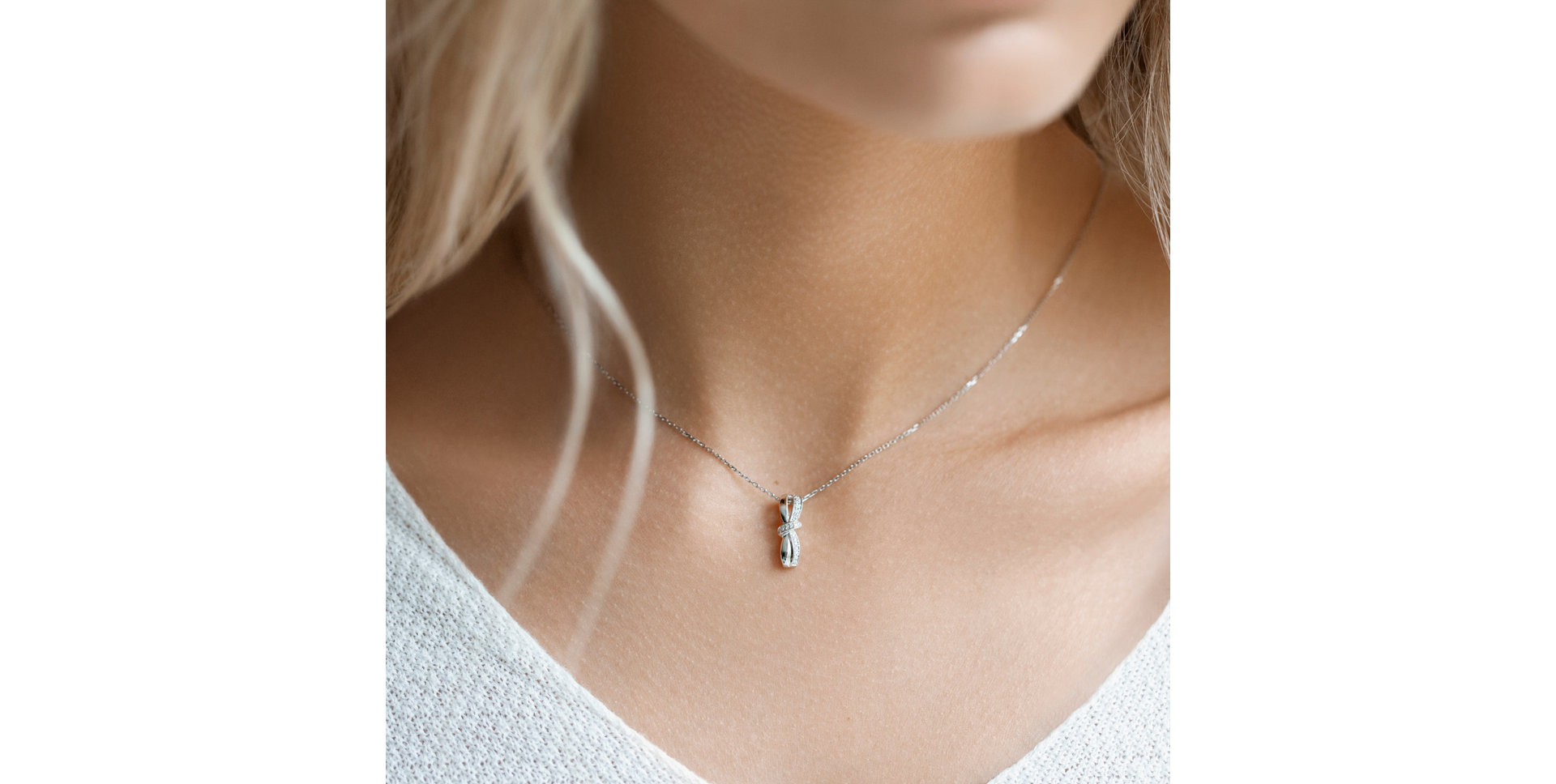 Přívěsek s diamanty Essential Ribbon