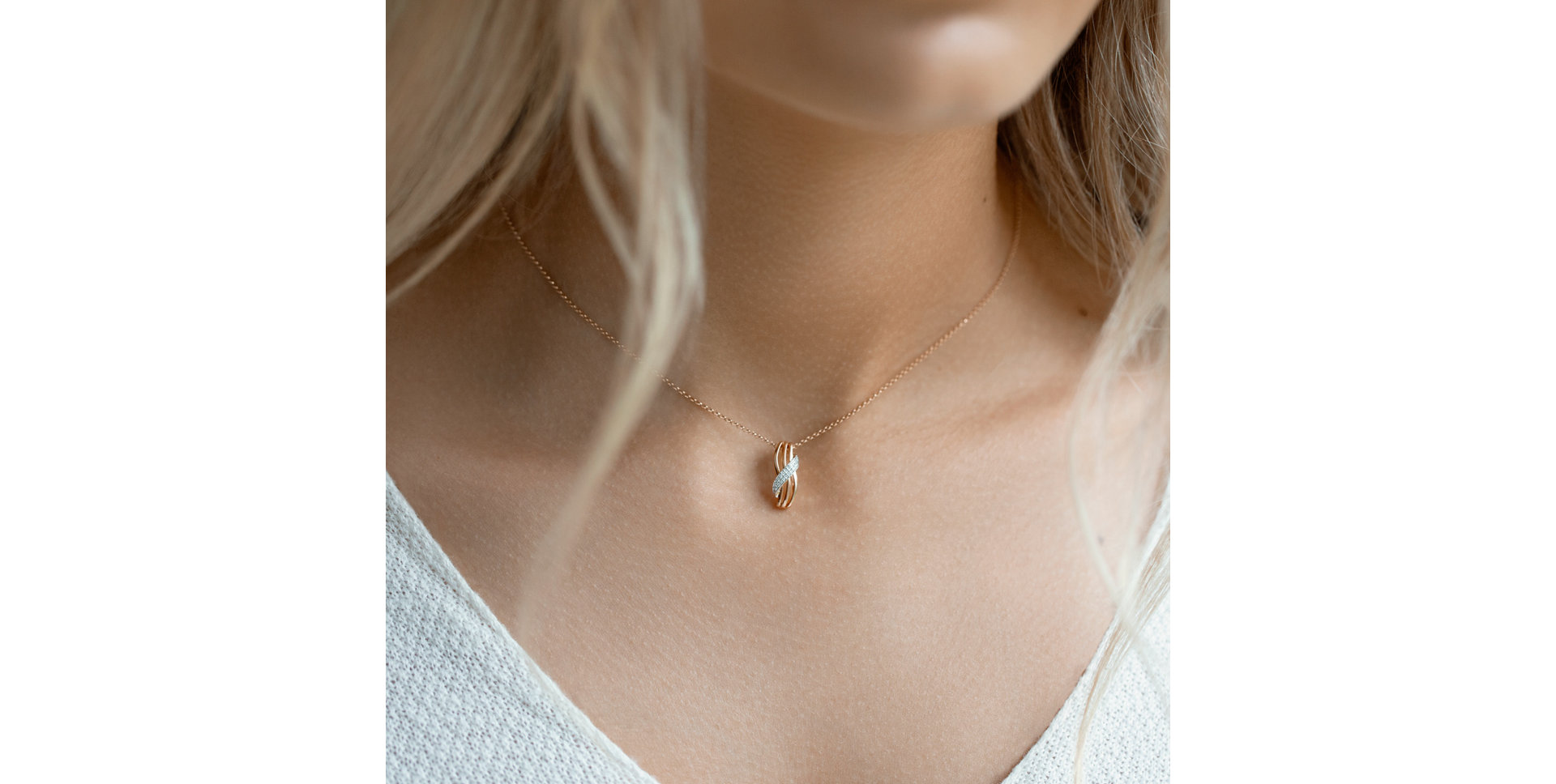 Přívěsek s diamanty Alluring Waves