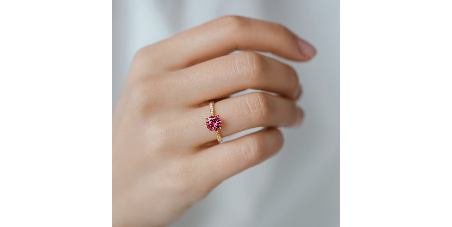 Prsten s diamanty a peridotem Bonbon