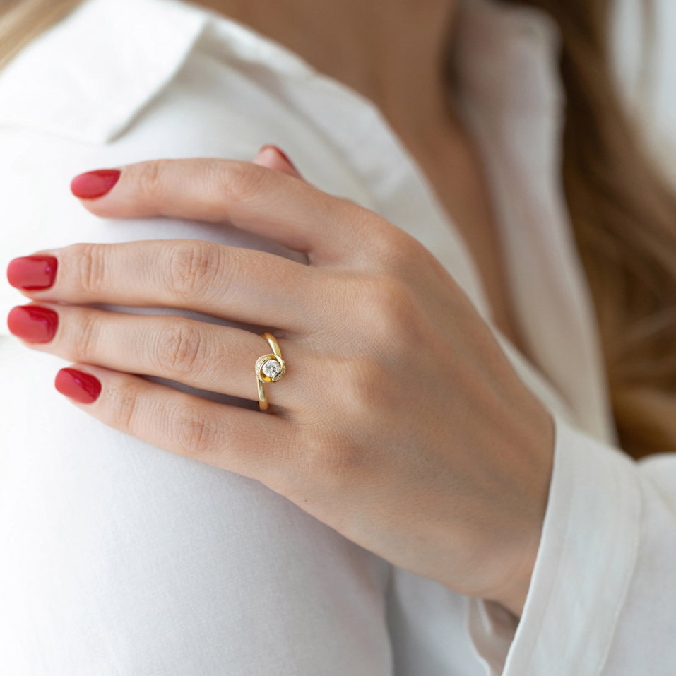 Prsten s diamanty Twisted Tenderness