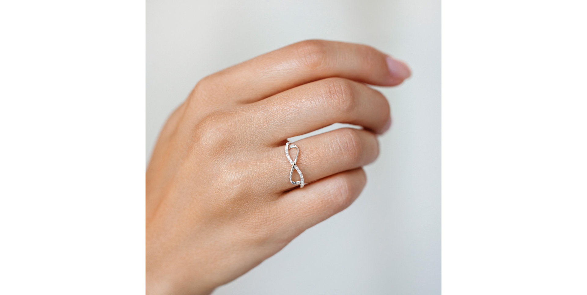 Prsten s diamanty Infinity