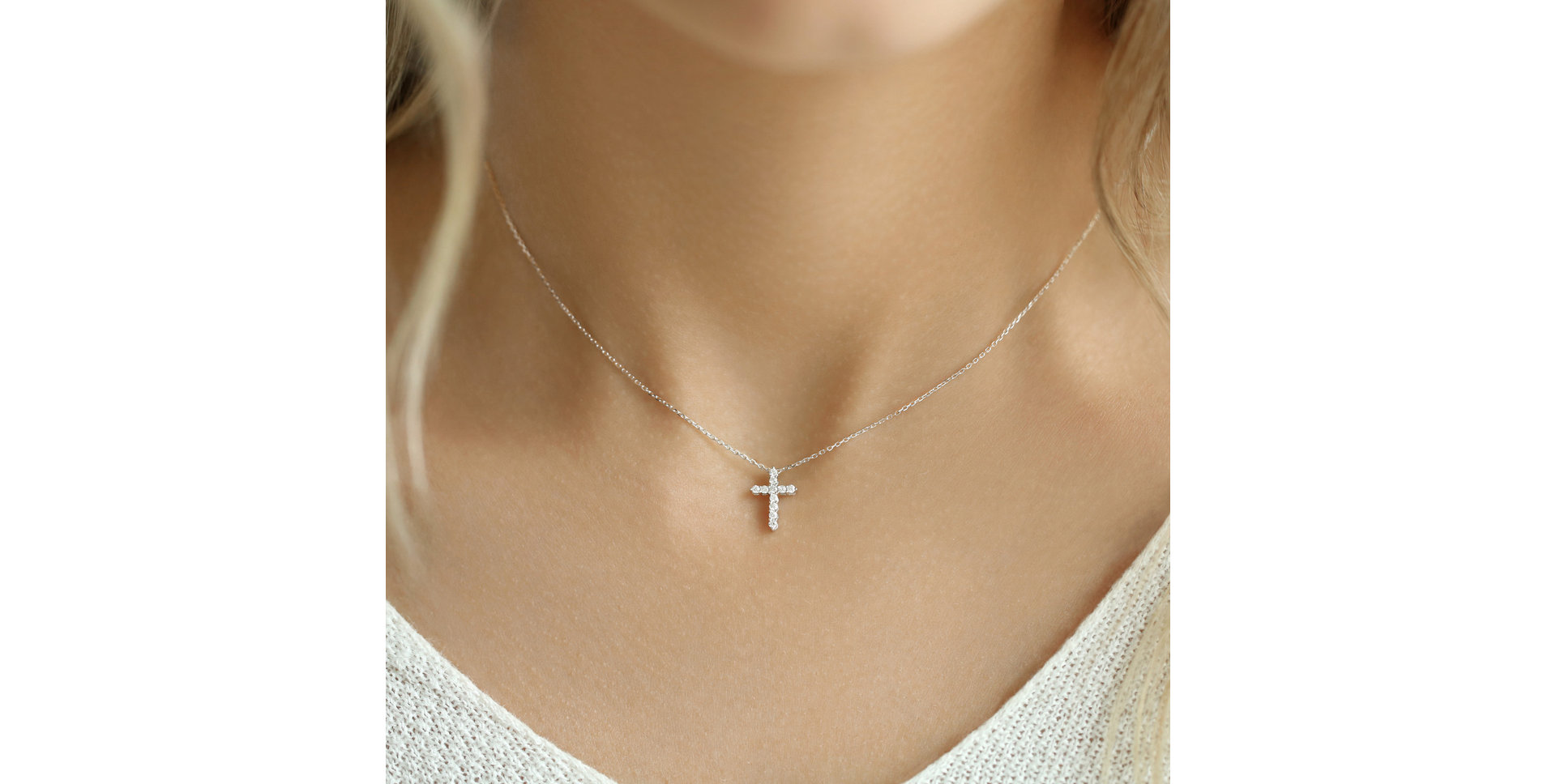 Náhrdelník s diamanty Glittering Cross