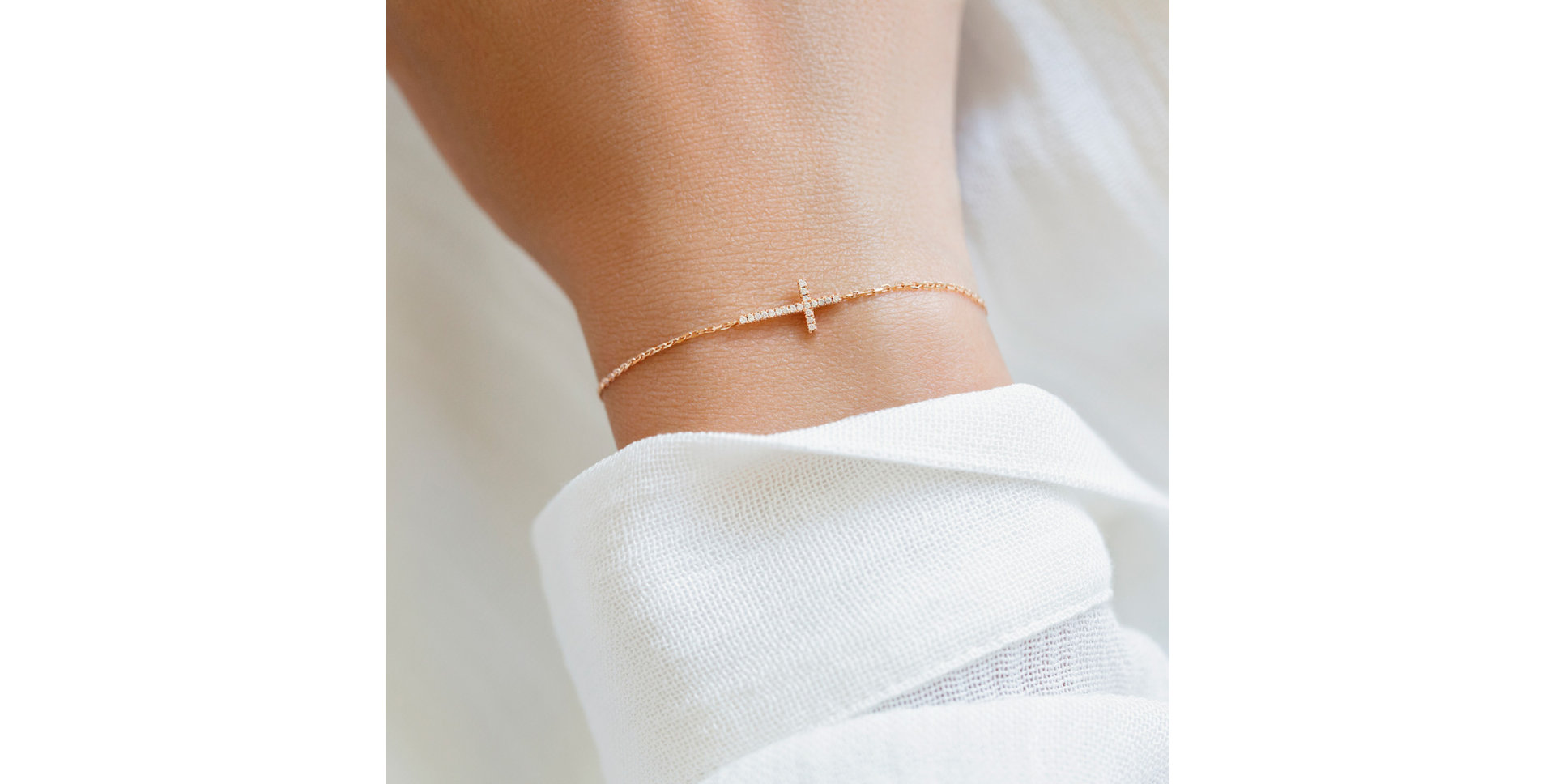 Náramek s diamanty Cross