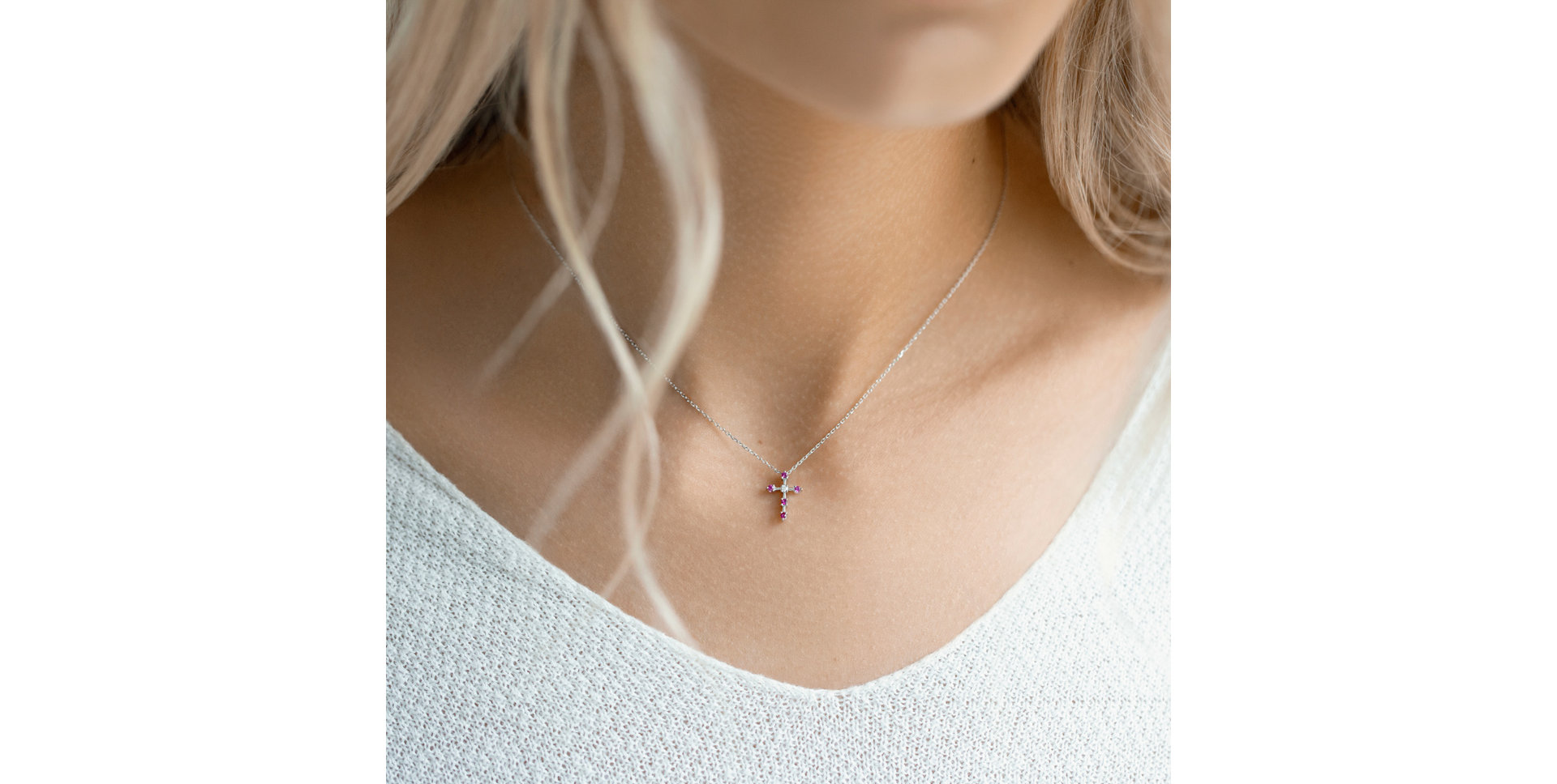 Náhrdelník s diamantem a safíry Sparkling Cross