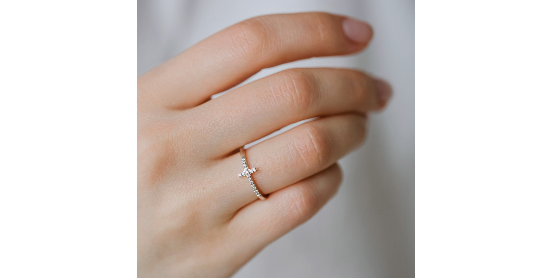 Prsten s diamanty Cross