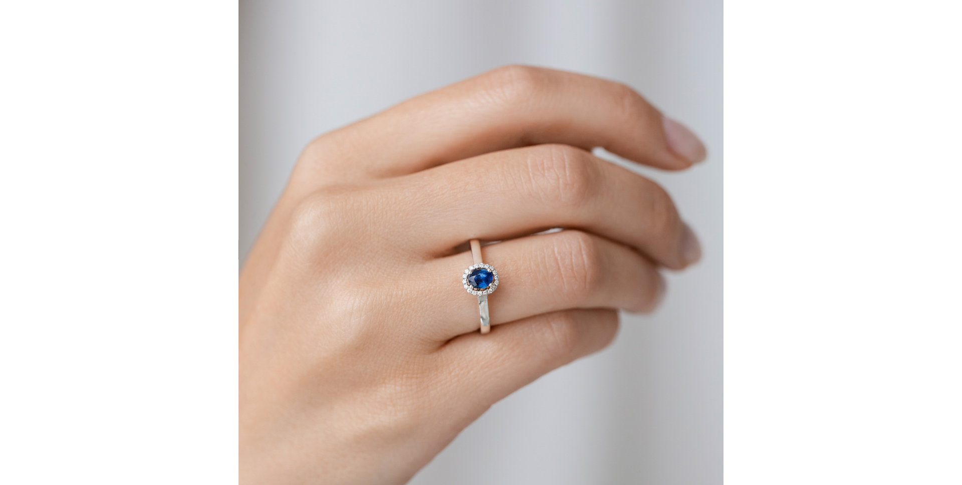 Prsten s diamanty a safírem Princess