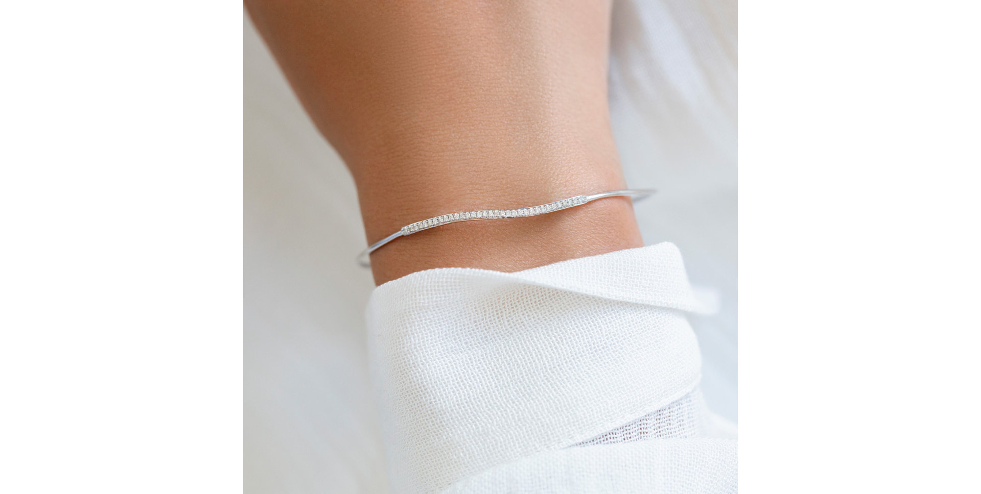 Náramek s diamanty Wave