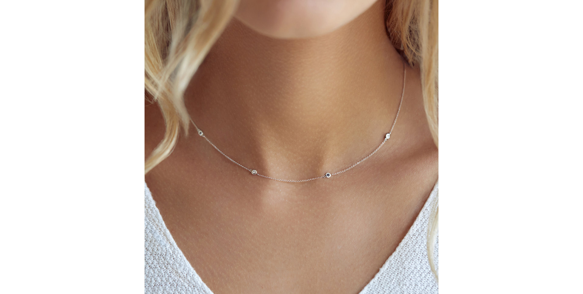 Náhrdelník s diamanty, rubínem a safírem Dots