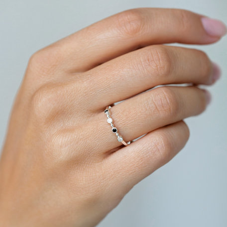Prsten s černými a bílými diamanty Simplicity