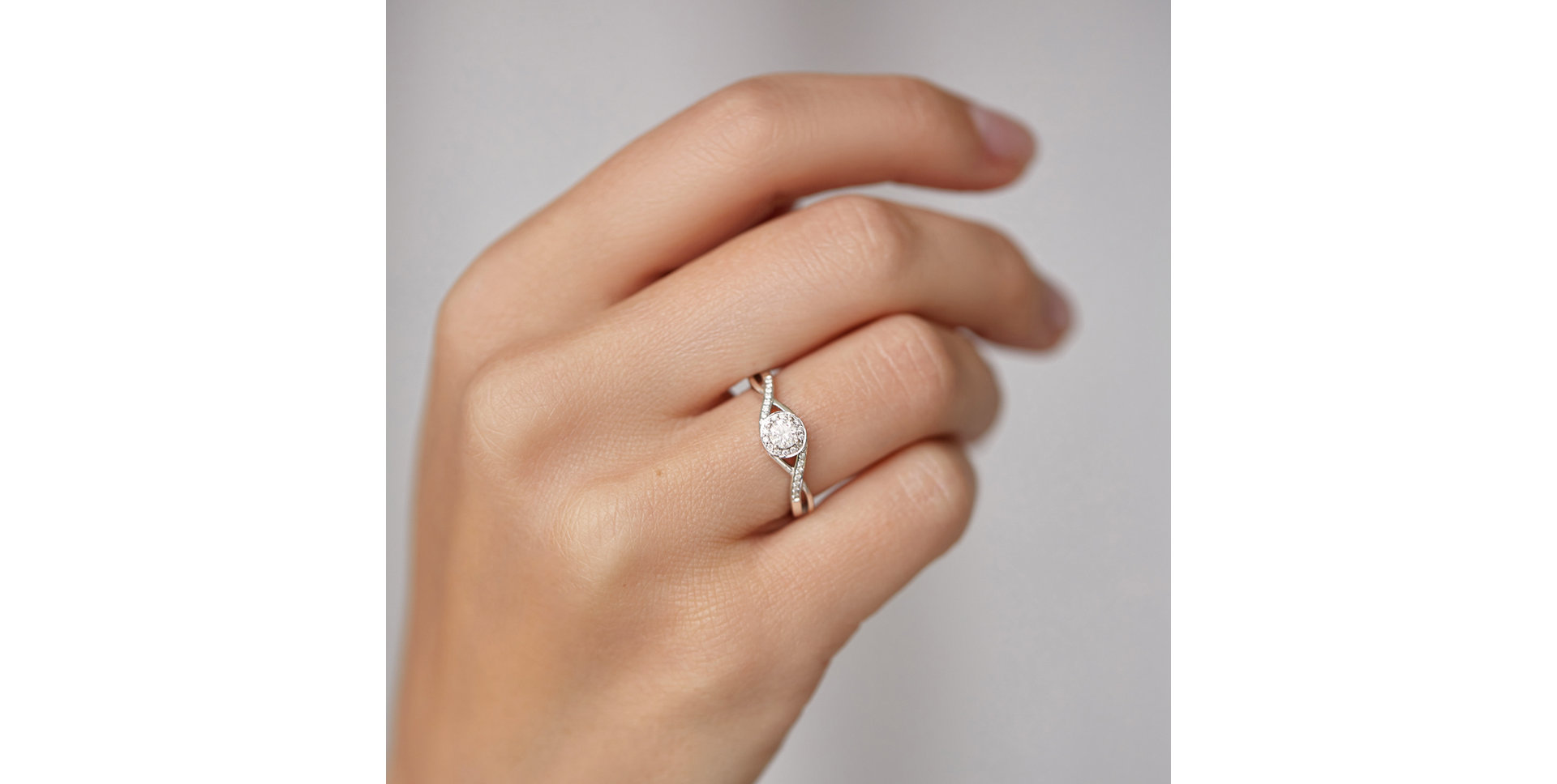 Prsten s diamanty a smaragdem Curvy Wish