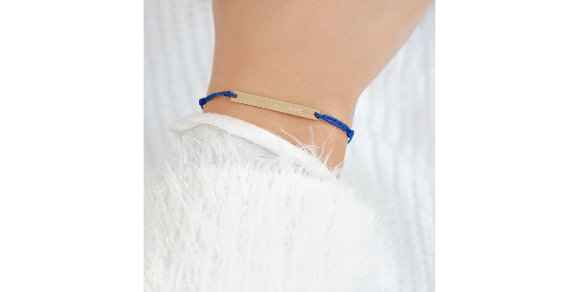 Diamantový náramek se šňůrkou Love