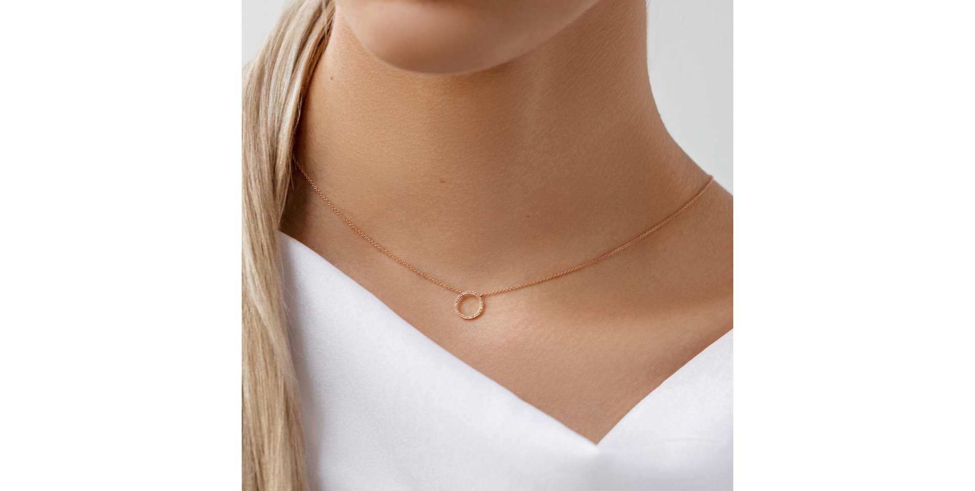 Náhrdelník s hnědými a bílými diamanty Little Circle