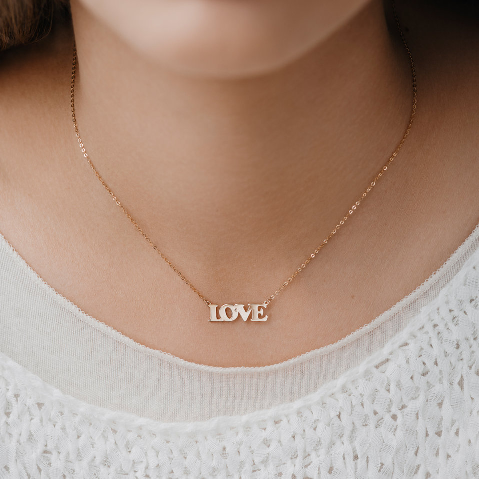 Náhrdelník s diamantem Love