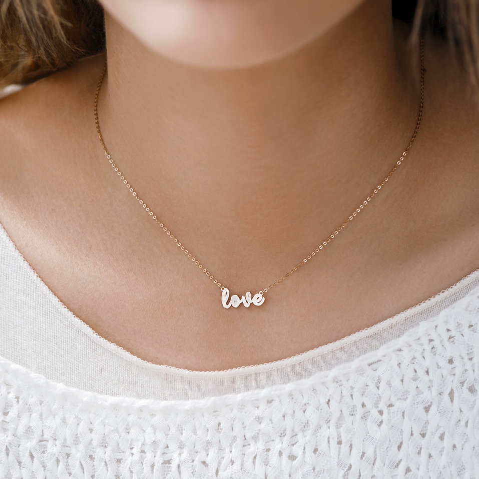 Náhrdelník s diamantem Love