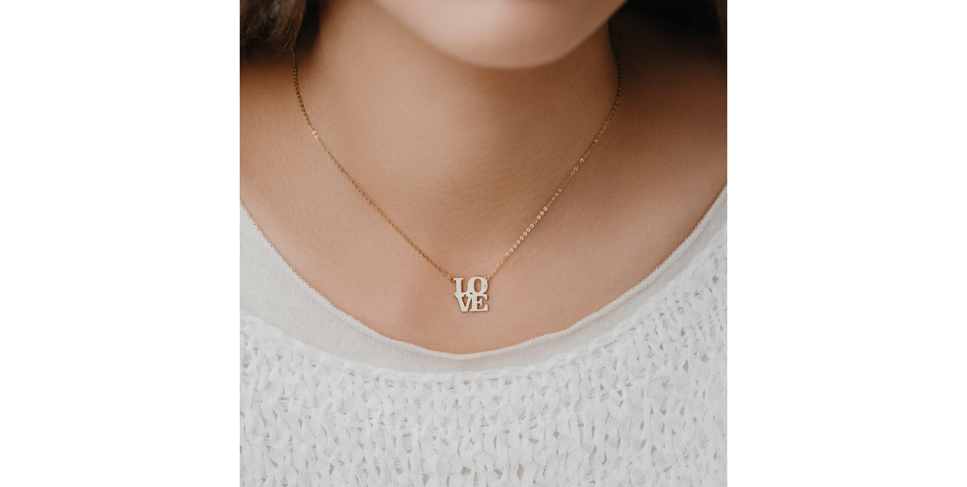 Náhrdelník s diamantem Love
