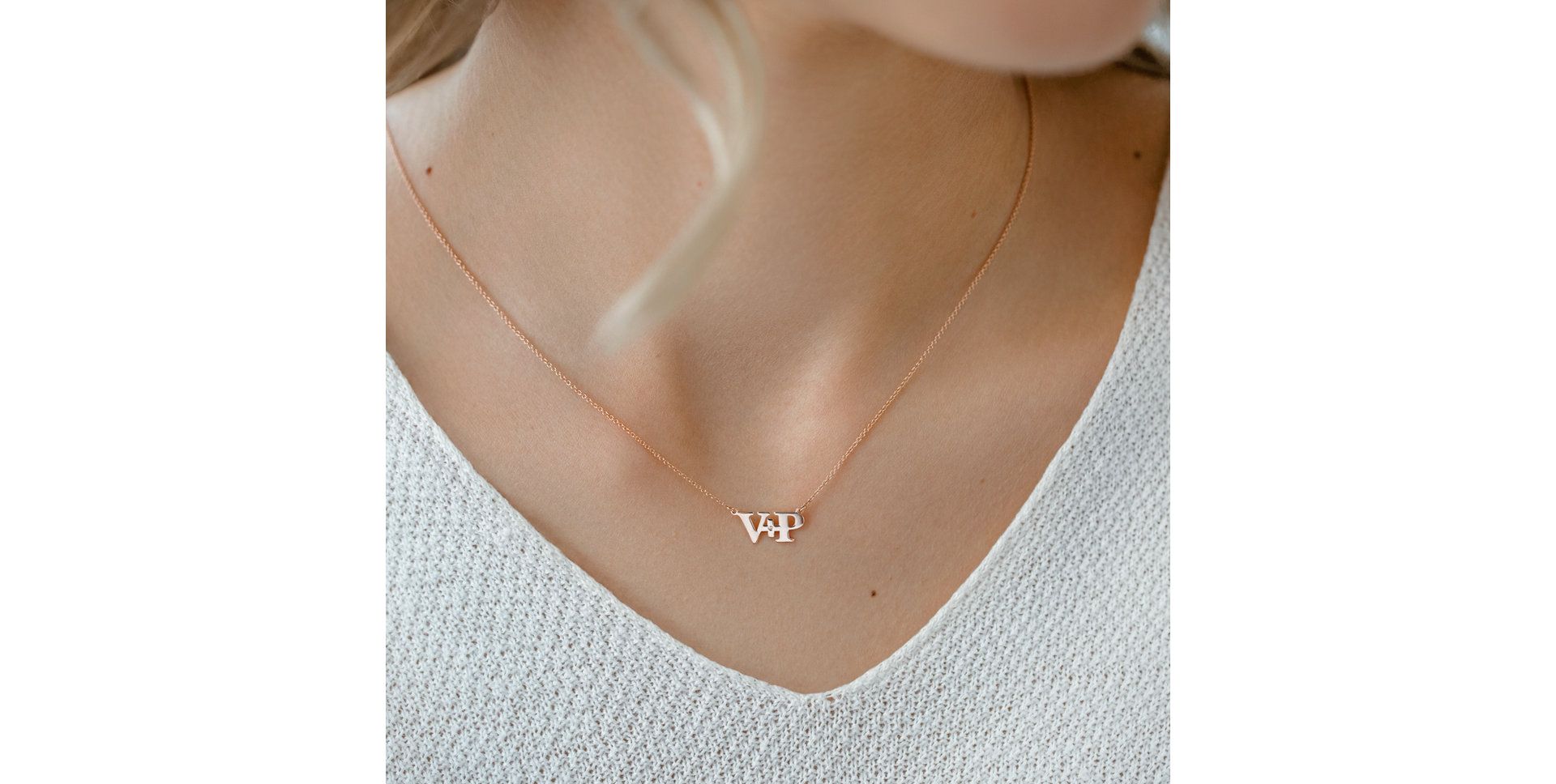 Náhrdelník s diamantem Initials