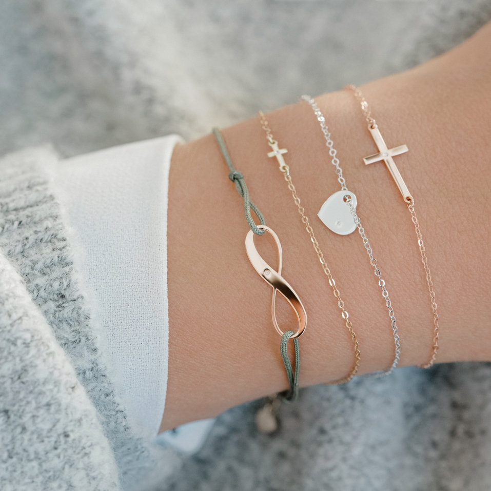 Náramek s diamantem Little Cross