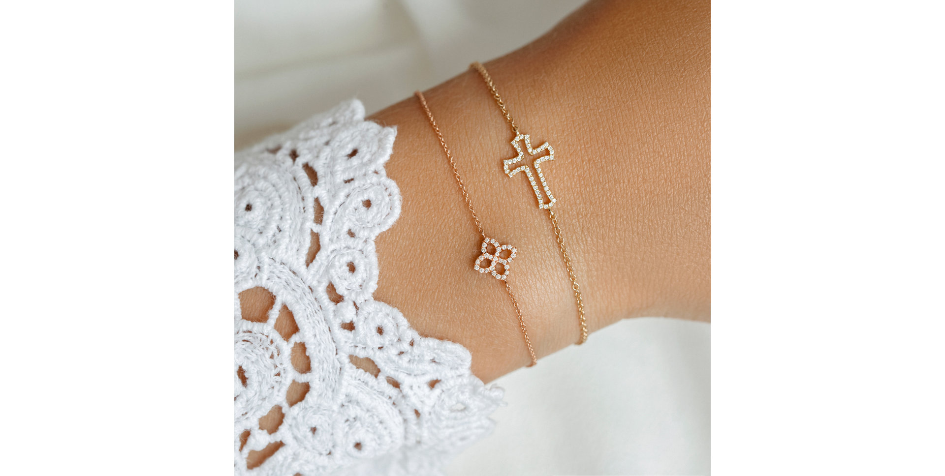 Náramek s diamanty Cross