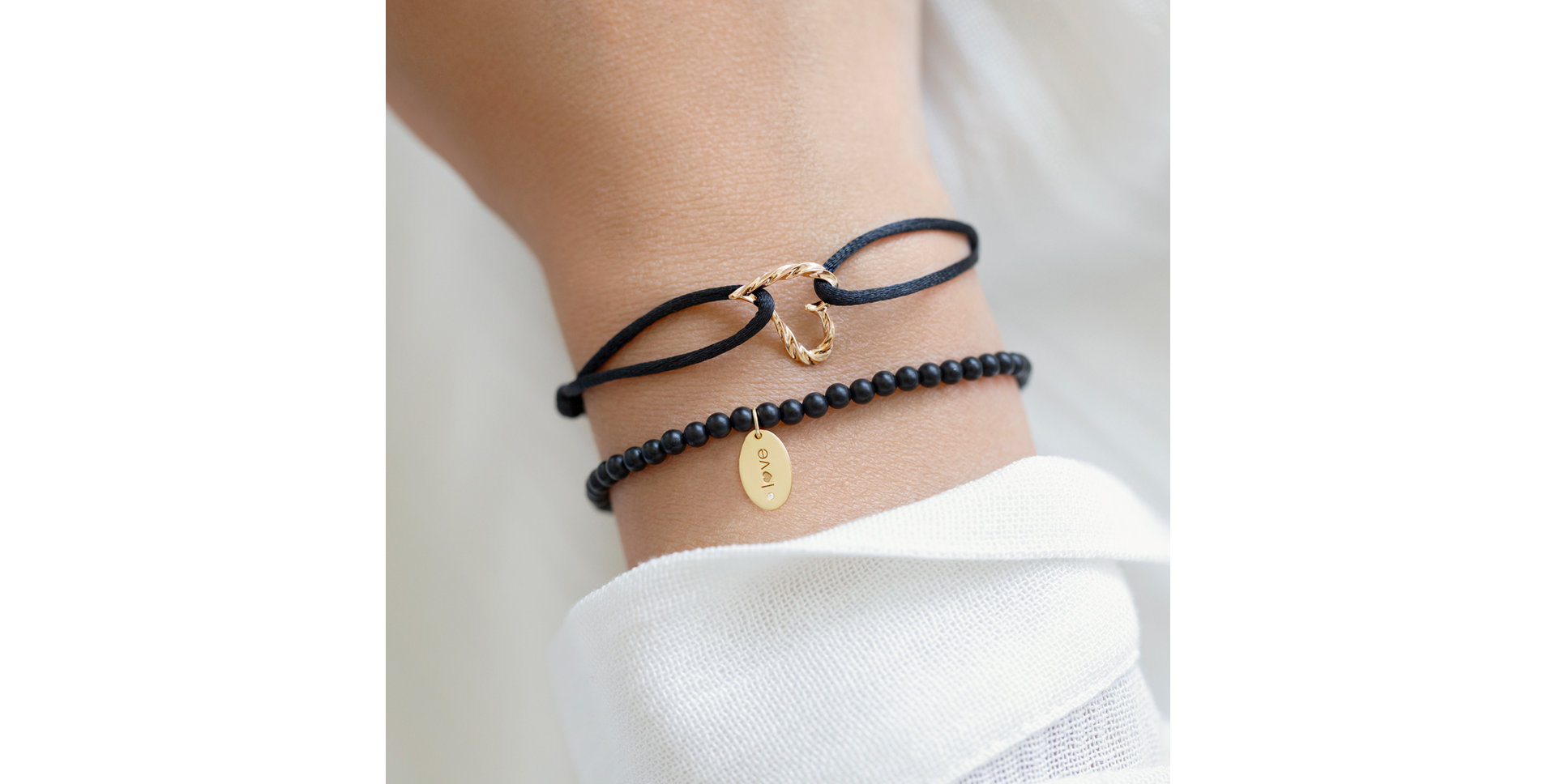 Náramek se šňůrkou Touha